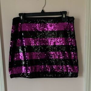 NWT sequin mini-skirt by Forever 21 in women’s large.